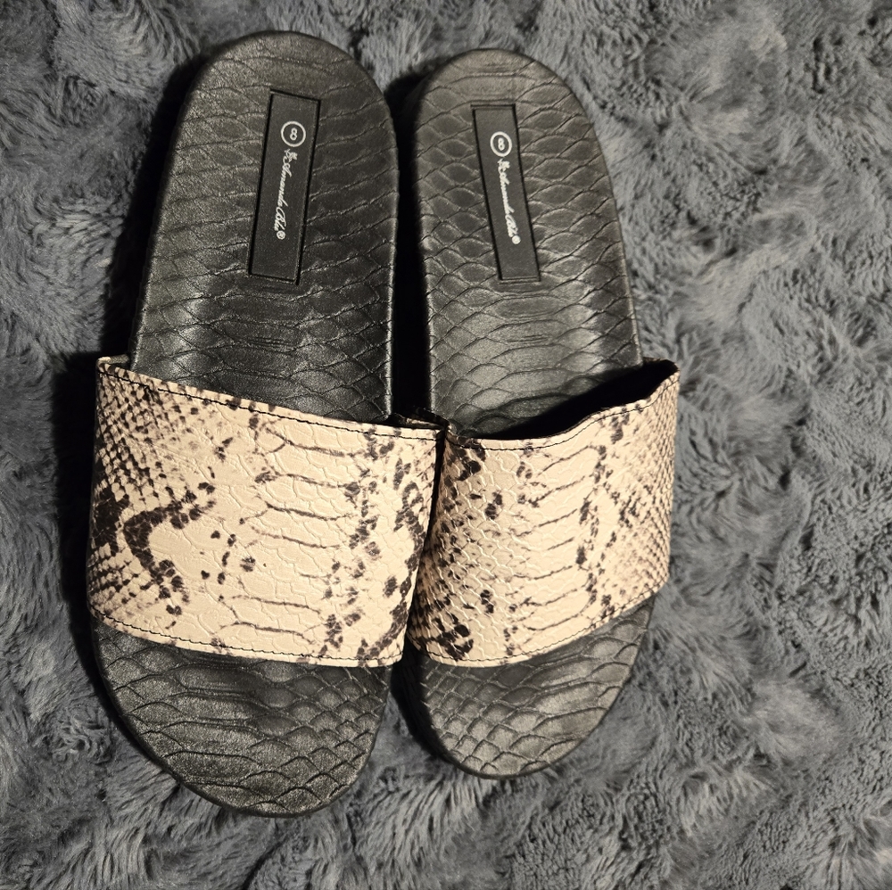 Amanda Blue Sliders Sz 8 Creme Black Wedge